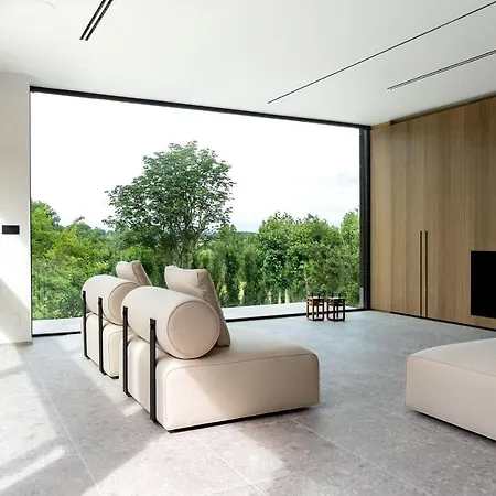 L'o Reine - With Luxury Wellness Villa *