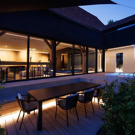 L'o Reine - With Luxury Wellness Villa *
